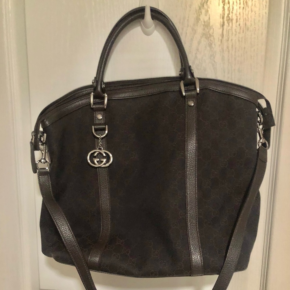 Authentic Gucci Tote / crossbody with strap.